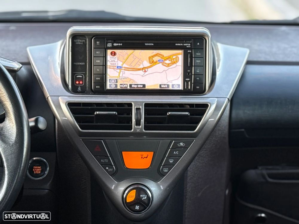 Toyota iQ 1.33 VVT-i 2 NAVI+Bluetooth - 10