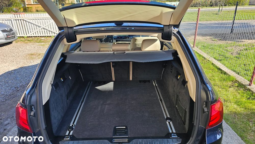 BMW Seria 5 525d xDrive - 24