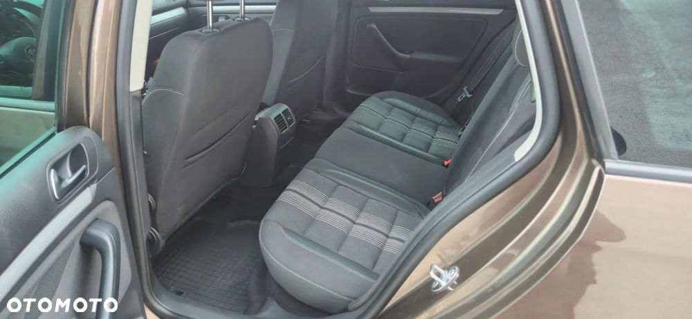 Volkswagen Golf 1.6 TDI DPF MATCH - 14