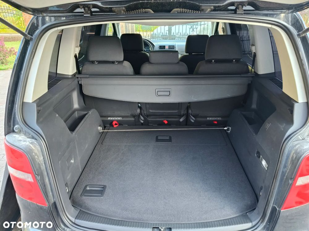 Volkswagen Touran - 14