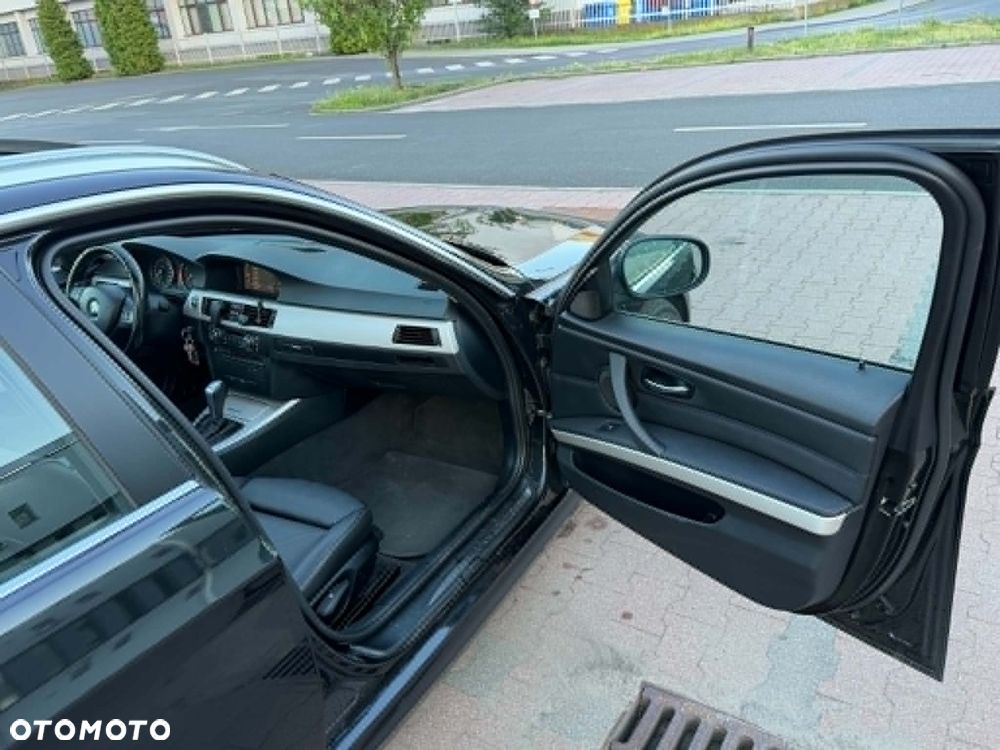 BMW Seria 3 325i xDrive - 9