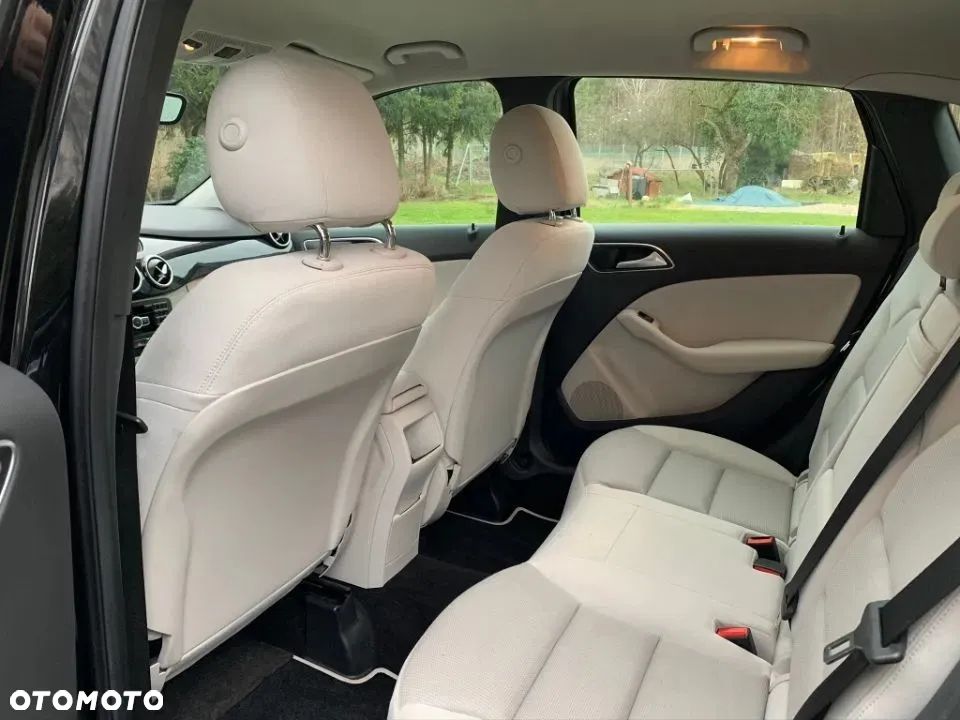 Mercedes-Benz Klasa B 180 - 13