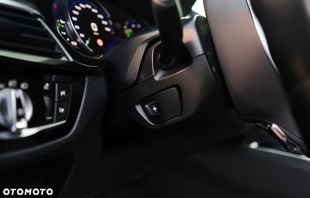 BMW Seria 5 M550i xDrive sport - 20