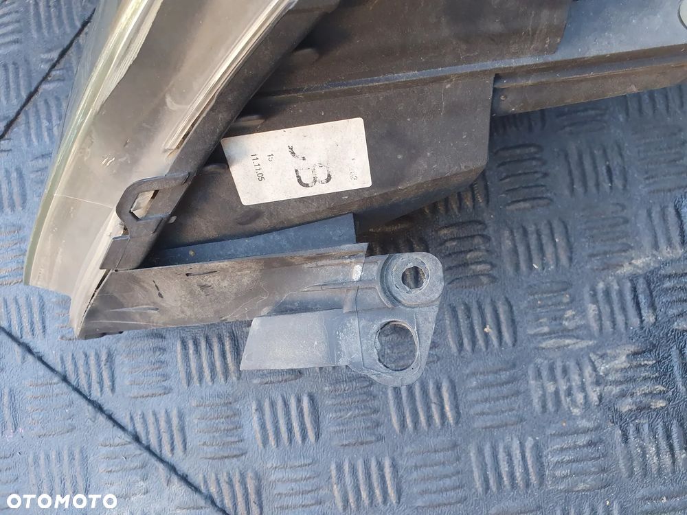 LAMPA PRAWY PRZÓD  OPEL ZAFIRA B 2005- EUROPA - 4