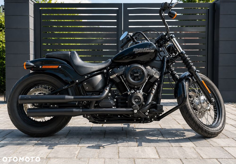 Harley-Davidson Dyna Street Bob - 1