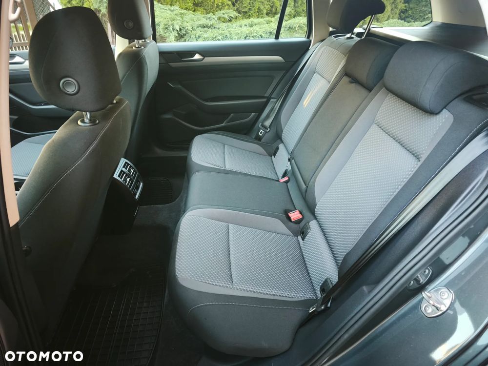 Volkswagen Passat 2.0 TDI SCR Business - 13