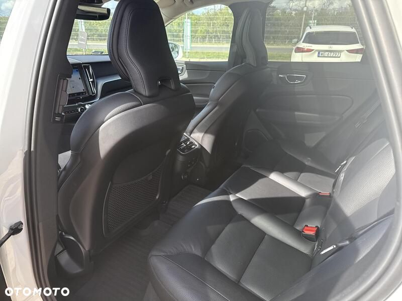 Volvo XC 60 D3 Momentum Pro - 22
