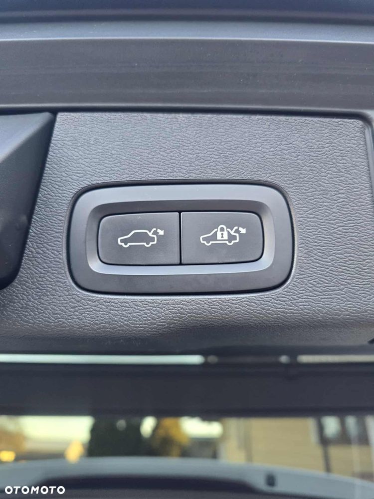 Volvo XC 60 D4 Momentum Pro - 4