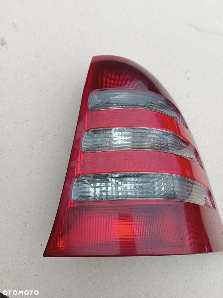 LAMPA TYŁ TYLNA PRAWA MERCEDES BENZ W203 KOMBI A2038201264 - 2