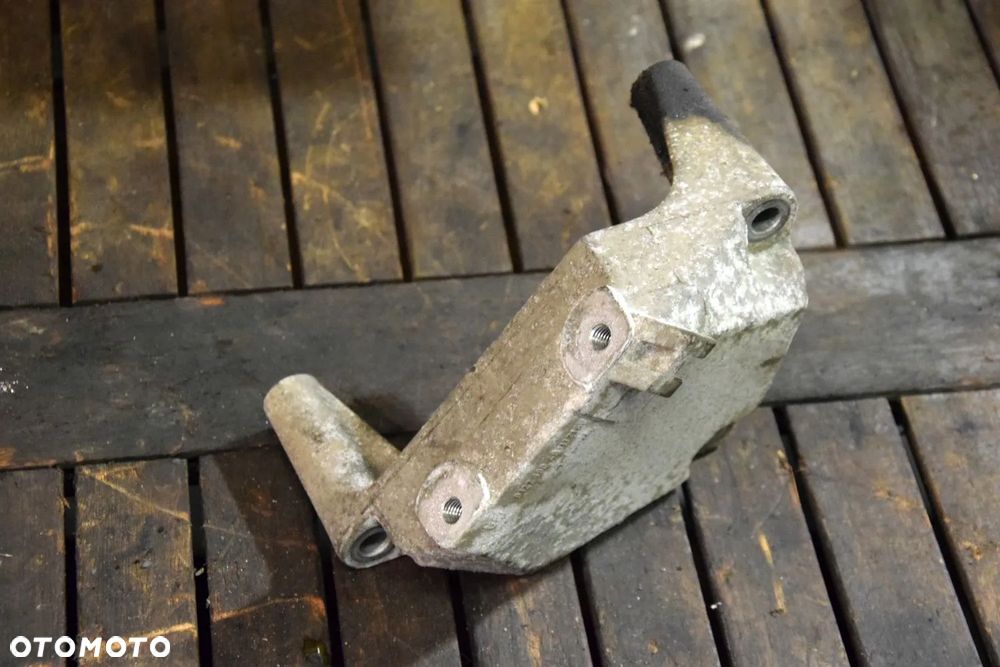 Opel Meriva A 1.4 Corsa 1.2 Łapa silnika górna prawa wspornik 9127490 - 2