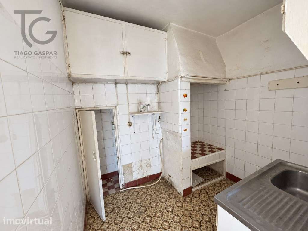 T1 com vista rio para remodelar em Alfama - Grande imagem: 5/10