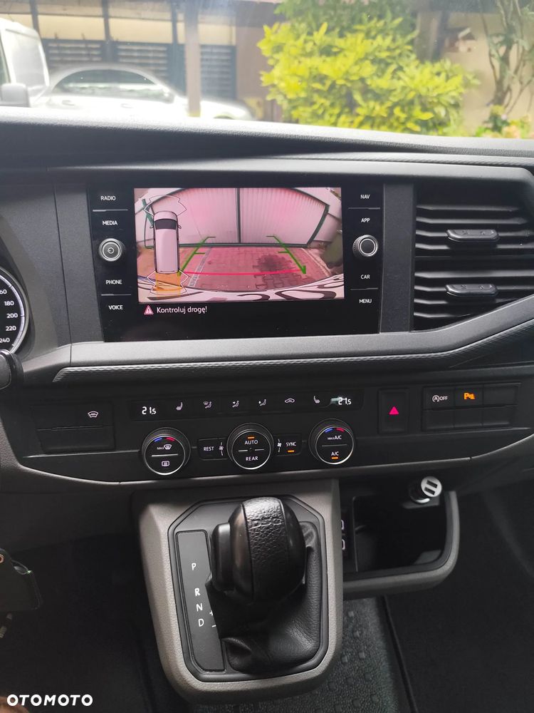 Volkswagen Caravelle - 8