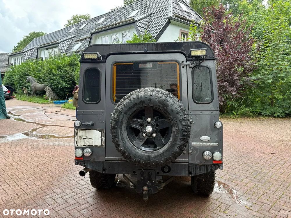 Land Rover Defender 110 SE - 6