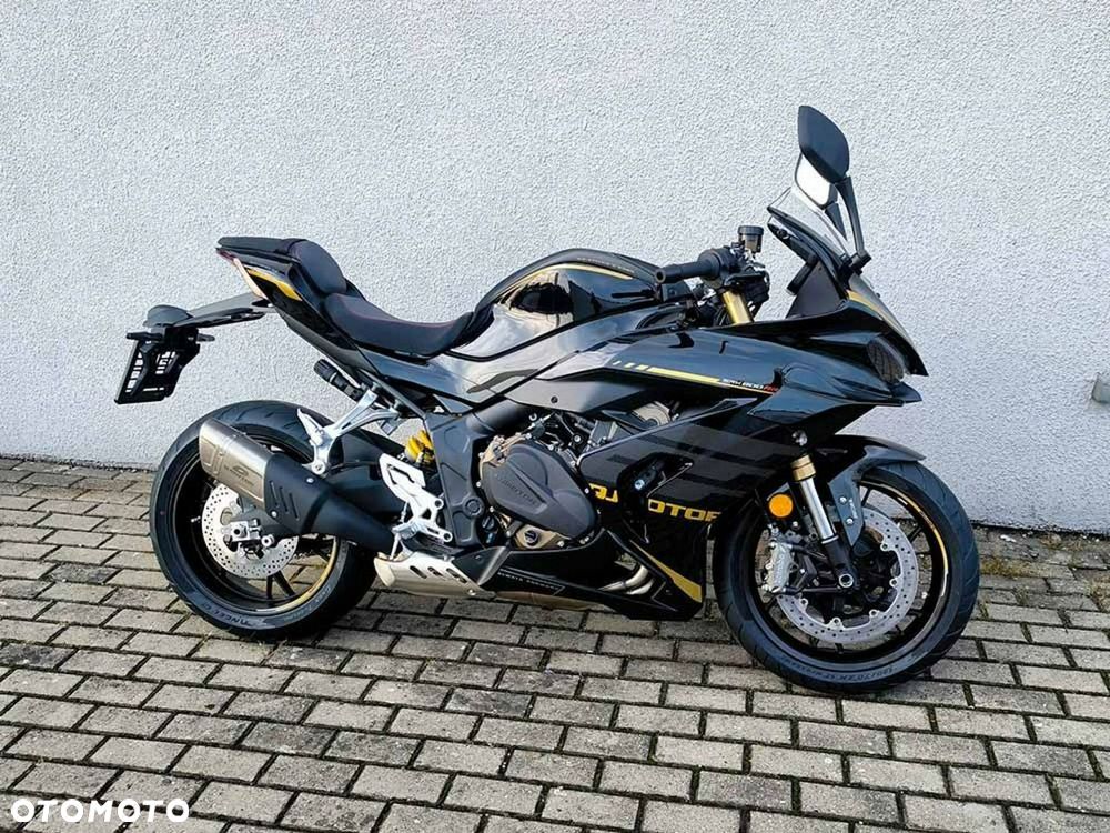 QJMOTOR SRK 800RR - 5