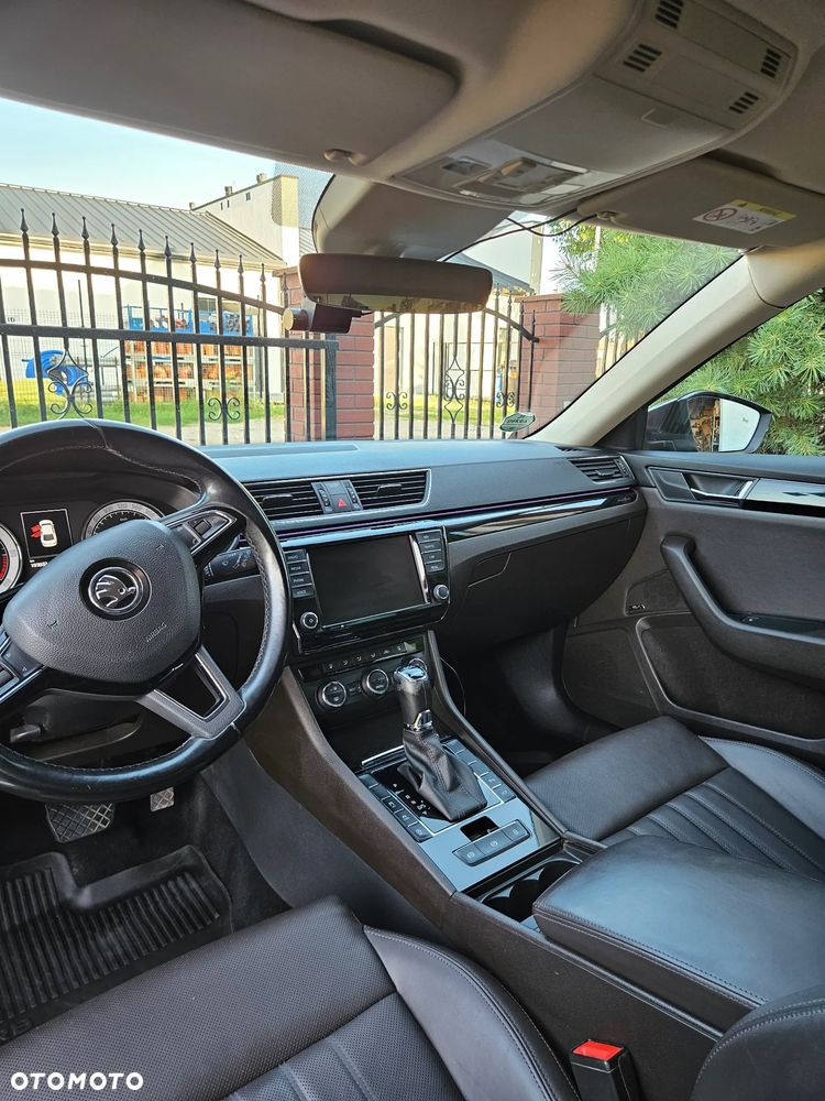 Skoda Superb 2.0 TDI L&K DSG - 17