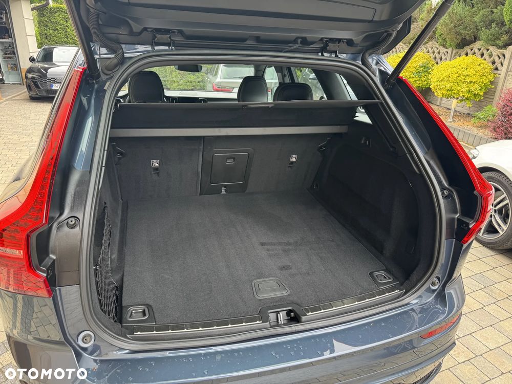 Volvo XC 60 B4 D AWD Plus Dark - 33