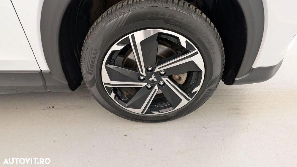 Mitsubishi Eclipse-Cross Plug-In Hybrid 4WD Plus Select - 17