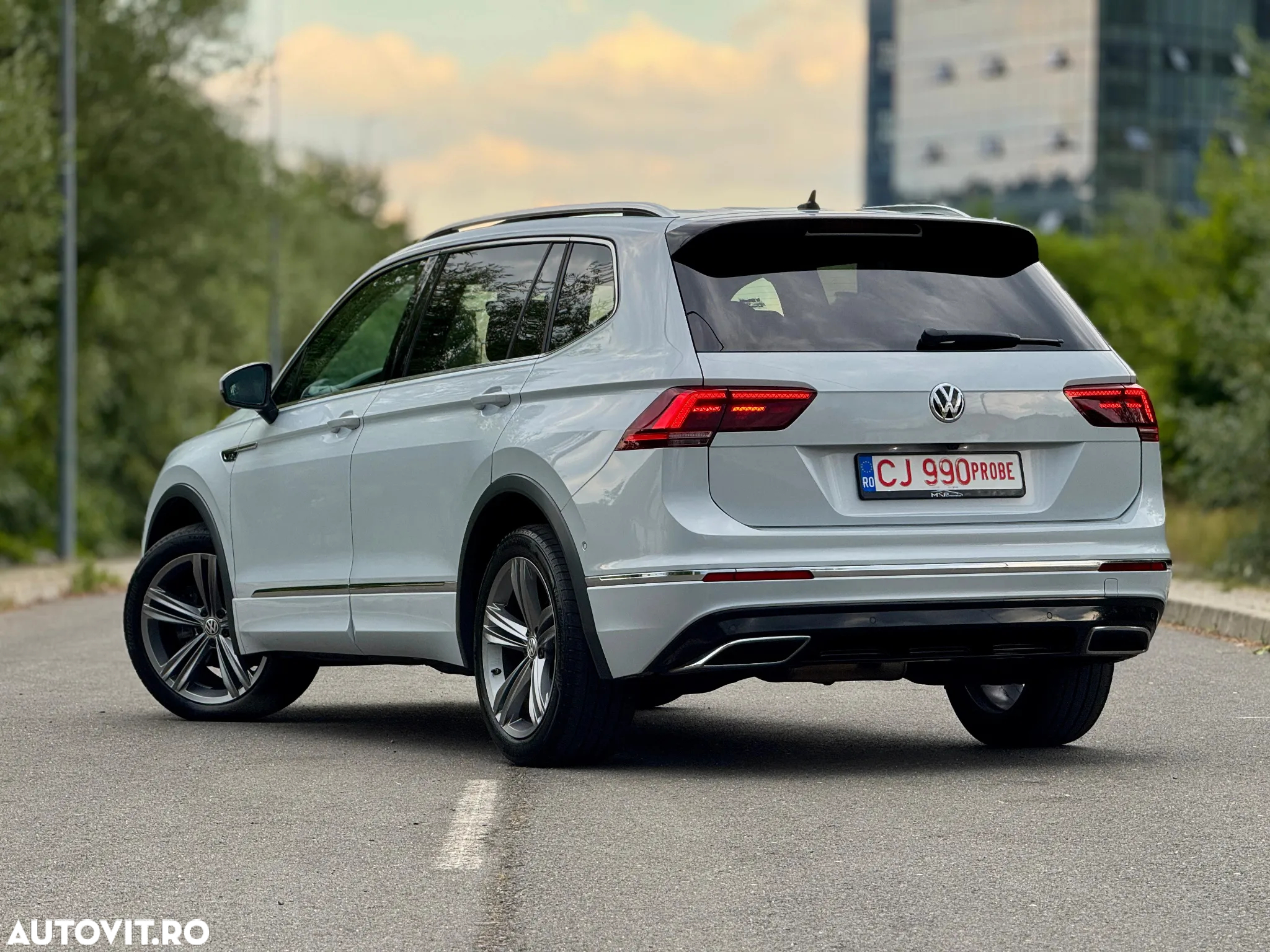 Volkswagen Tiguan Allspace 2.0 TDI 4Mot DSG R-Line - 3