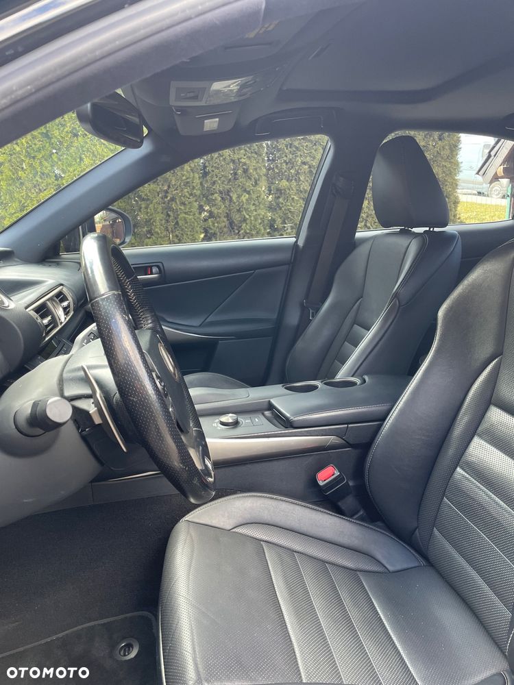 Lexus IS 200t F Sport - 25
