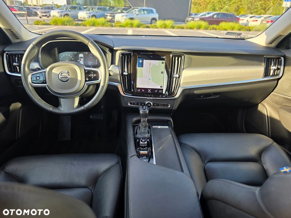 Volvo S90 D4 SCR Momentum Pro - 23