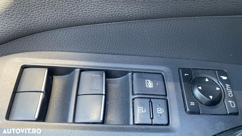 Toyota RAV4 2.0P CVT AWD Luxury - 13