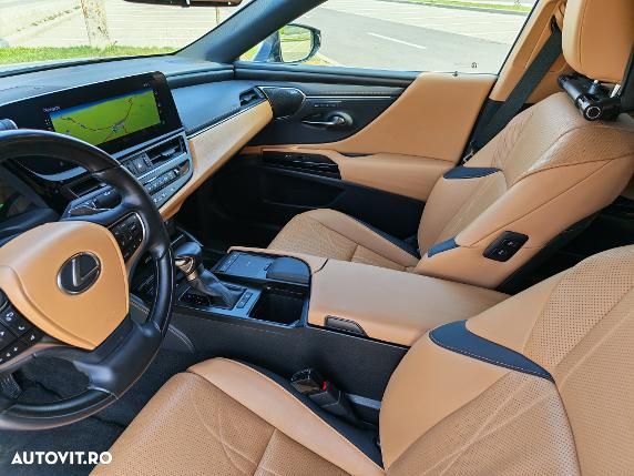 Lexus Seria ES 300h 2.5 TNGA HV 25H- 4X2 CVT Luxury Tech - 40