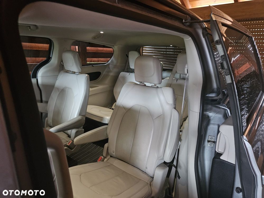 Chrysler Pacifica - 7