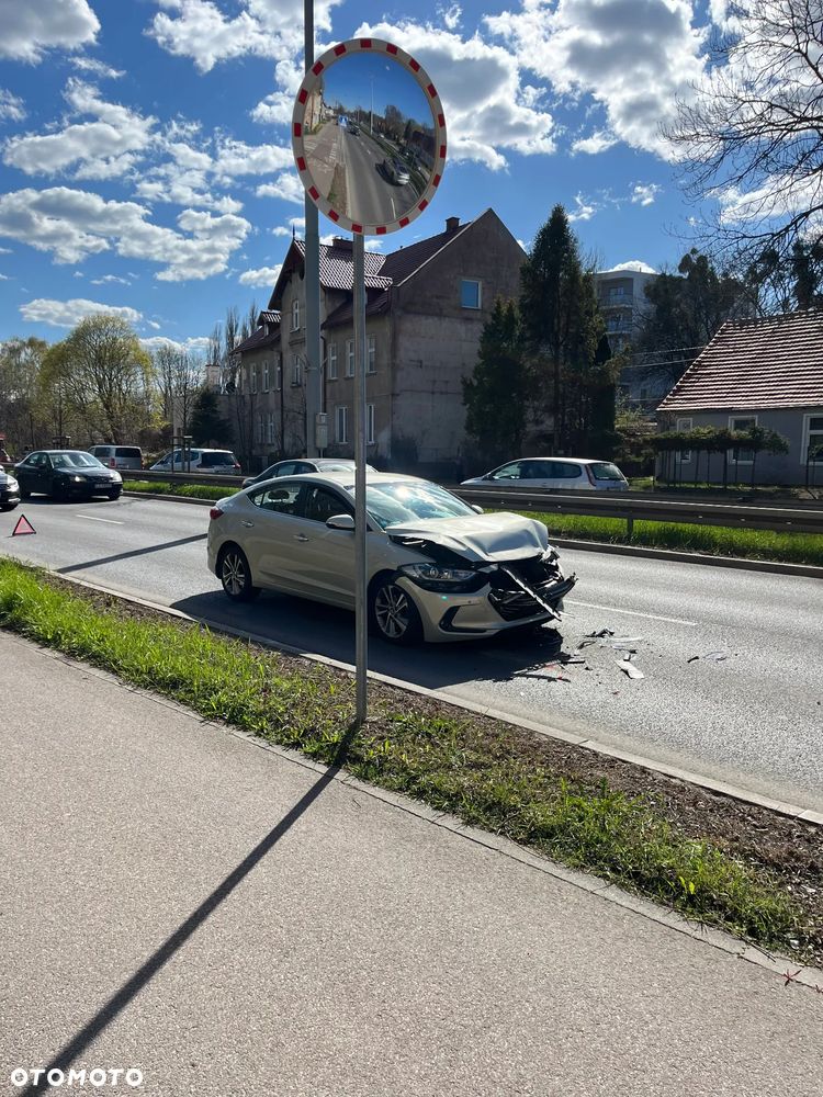 Hyundai Elantra 1.6 Style - 3