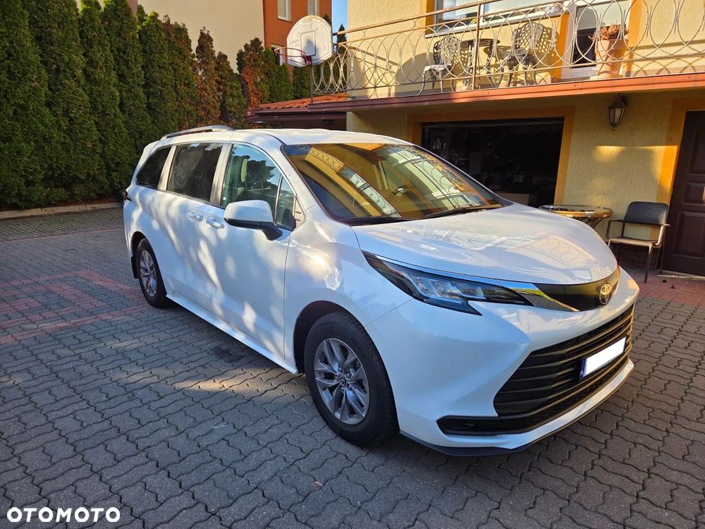 Toyota Sienna - 1