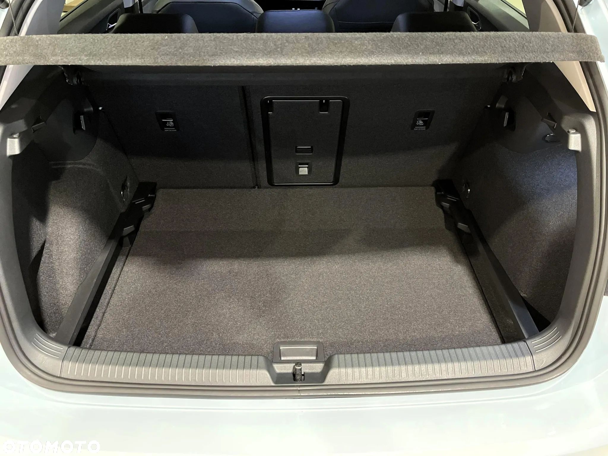 Volkswagen Golf VIII 1.5 eTSI mHEV Life Plus DSG - 27