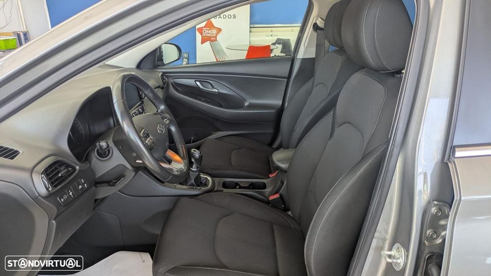 Hyundai i30 1.6 CRDi STyle+Navi - 10