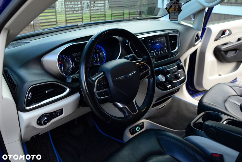Chrysler Pacifica - 22