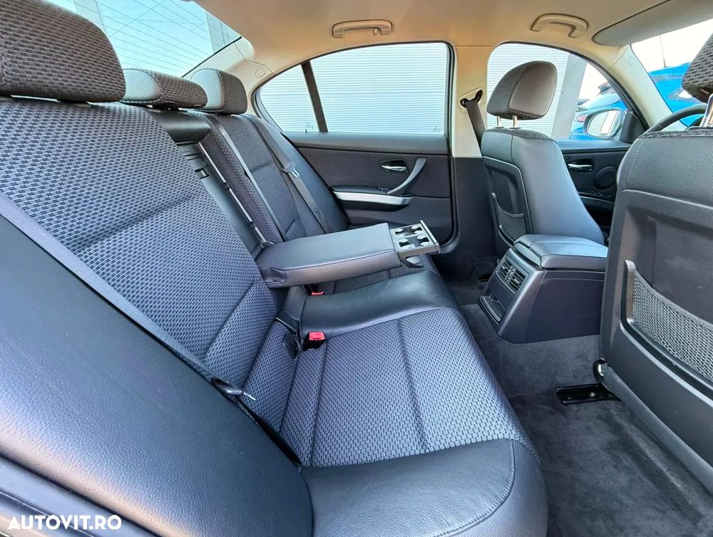 BMW Seria 3 320d xDrive DPF - 18