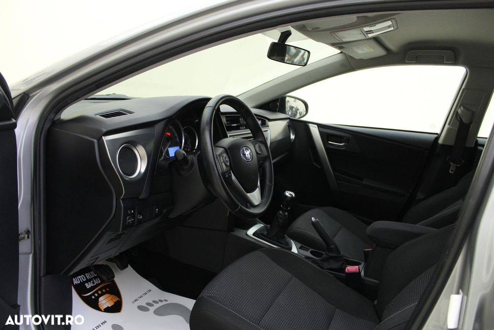 Toyota Auris - 12