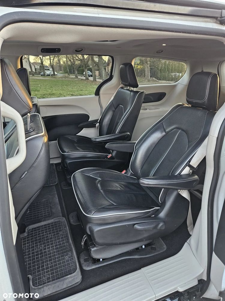 Chrysler Pacifica - 17