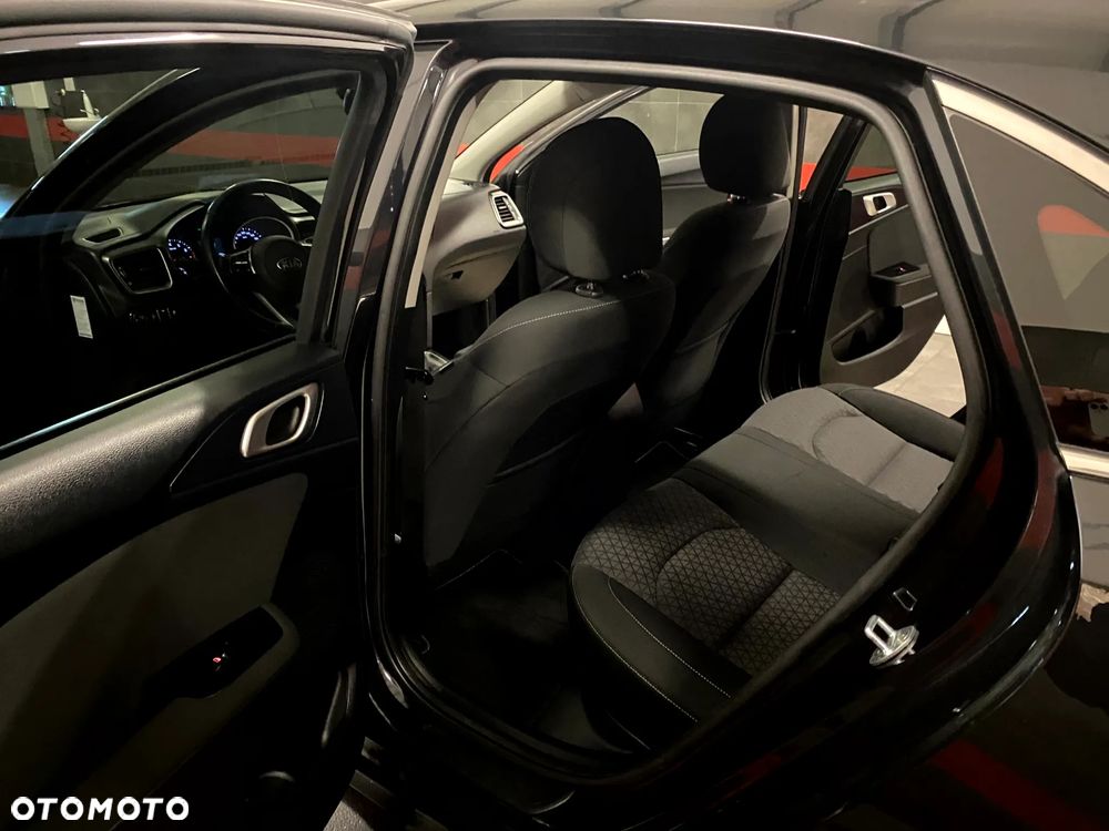 Kia Ceed 1.4 T-GDI L Business Line DCT - 16