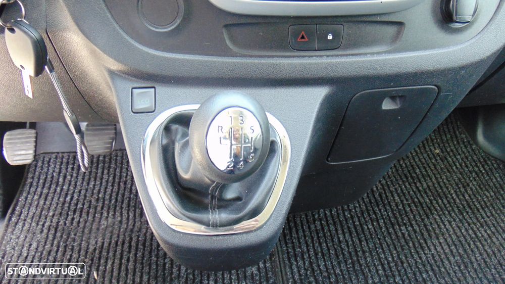 Renault TRAFIC LONGA 1.6 DCI 120CV 6LUGARES - 17