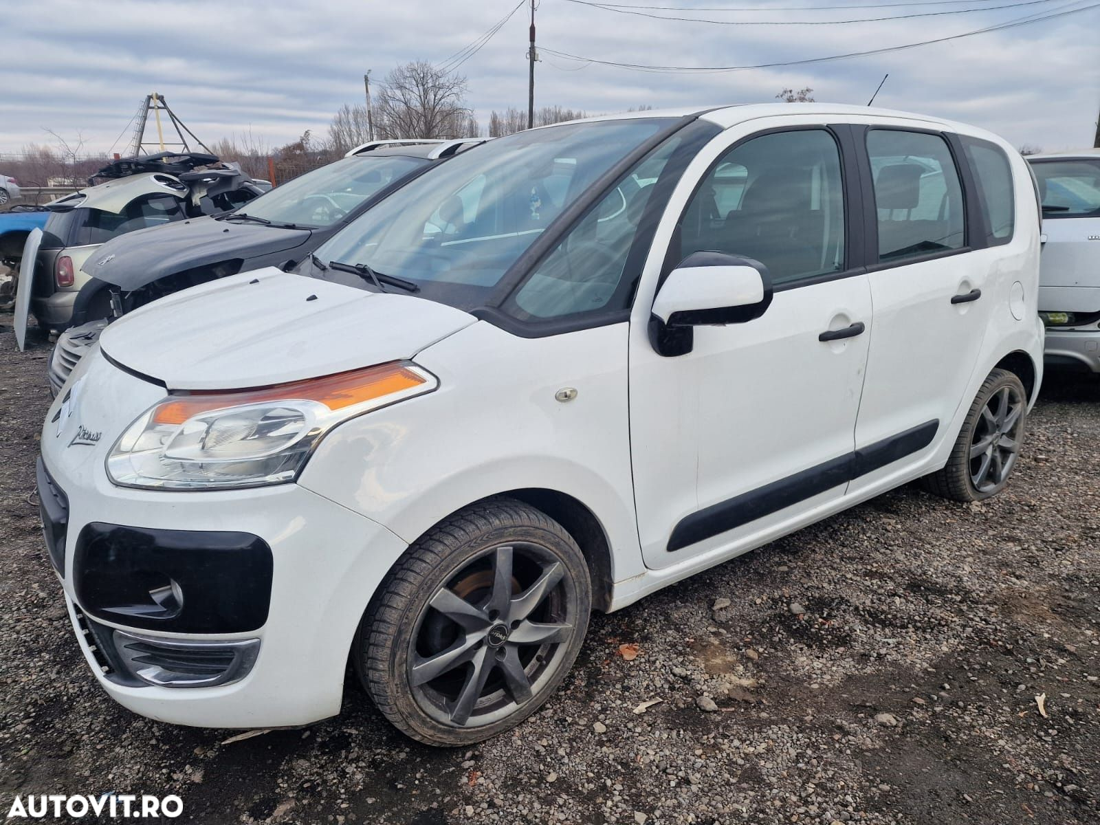 Dezmembram Citroen C3 Picasso 2011 1.4 benzina 8FP - 6