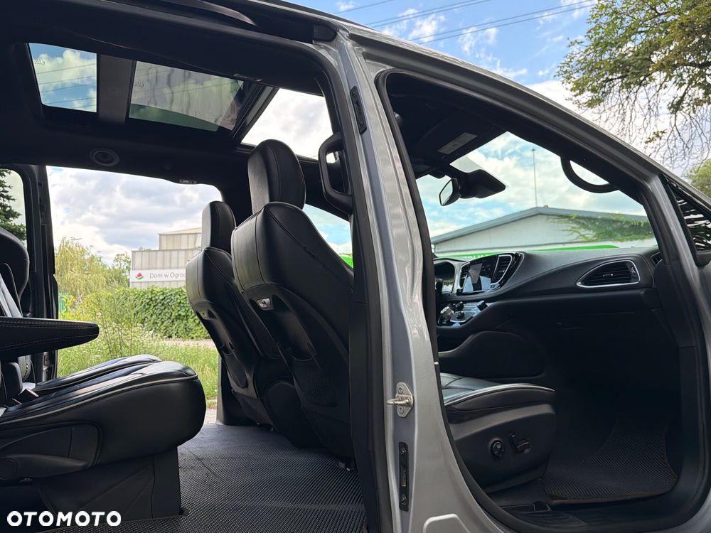 Chrysler Pacifica - 11