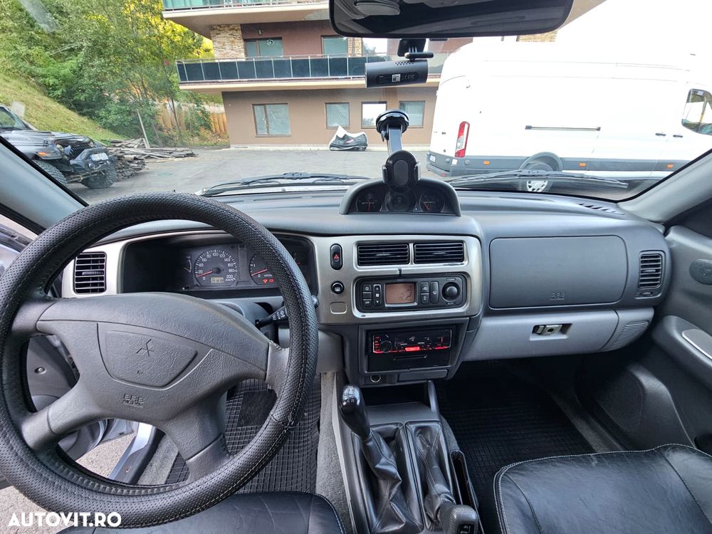 Mitsubishi Pajero Sport 2.5 TD Intense Piele + - 10