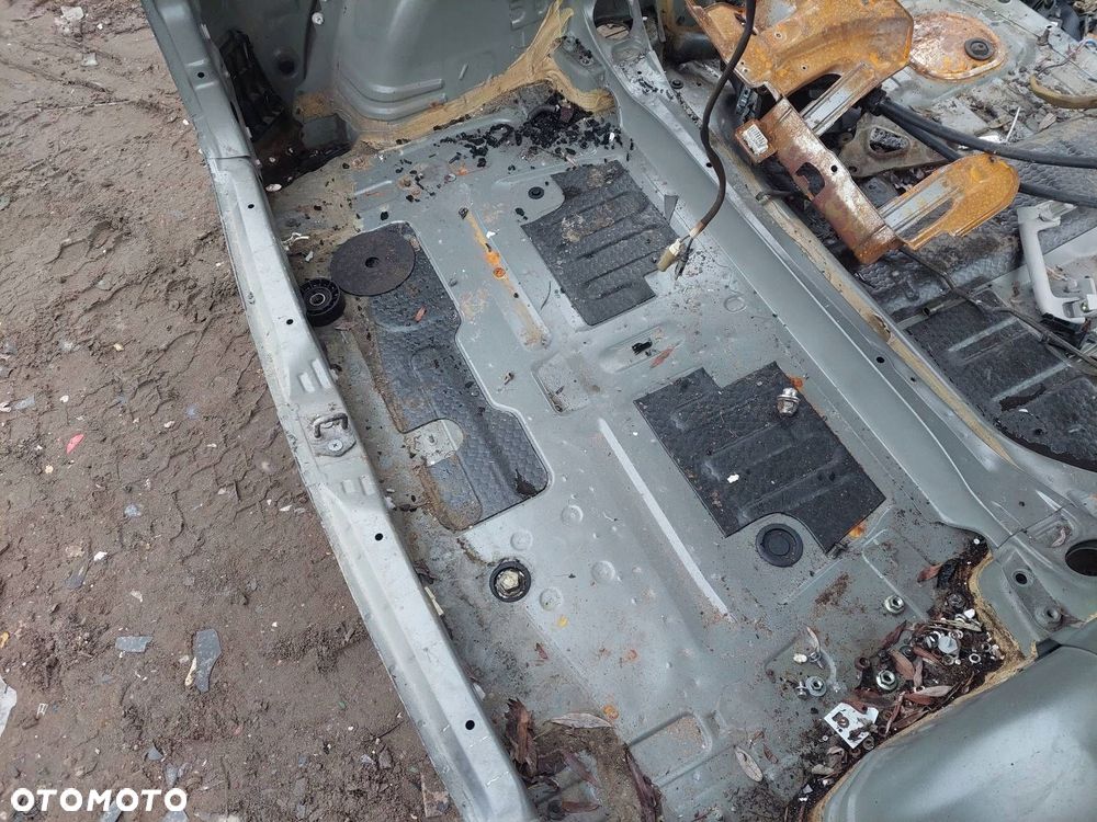 WANNA BAGAŻNIKA PAS TYLNY TOYOTA COROLLA VERSO II 1C3 - 2