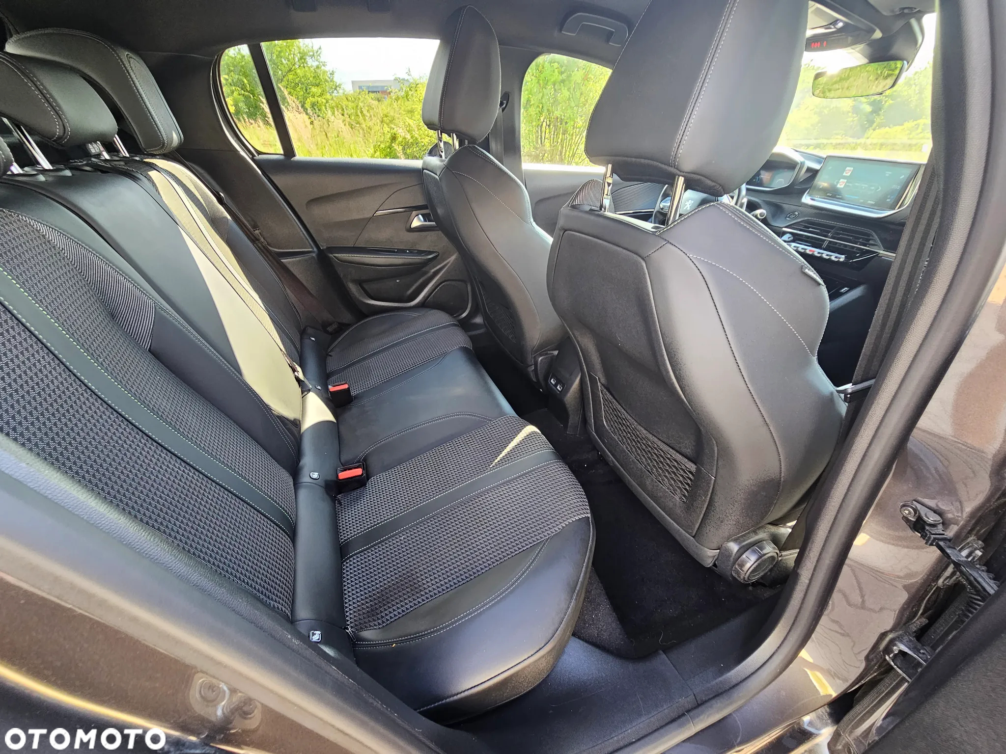Peugeot 208 PureTech 100 EAT8 GT - 12