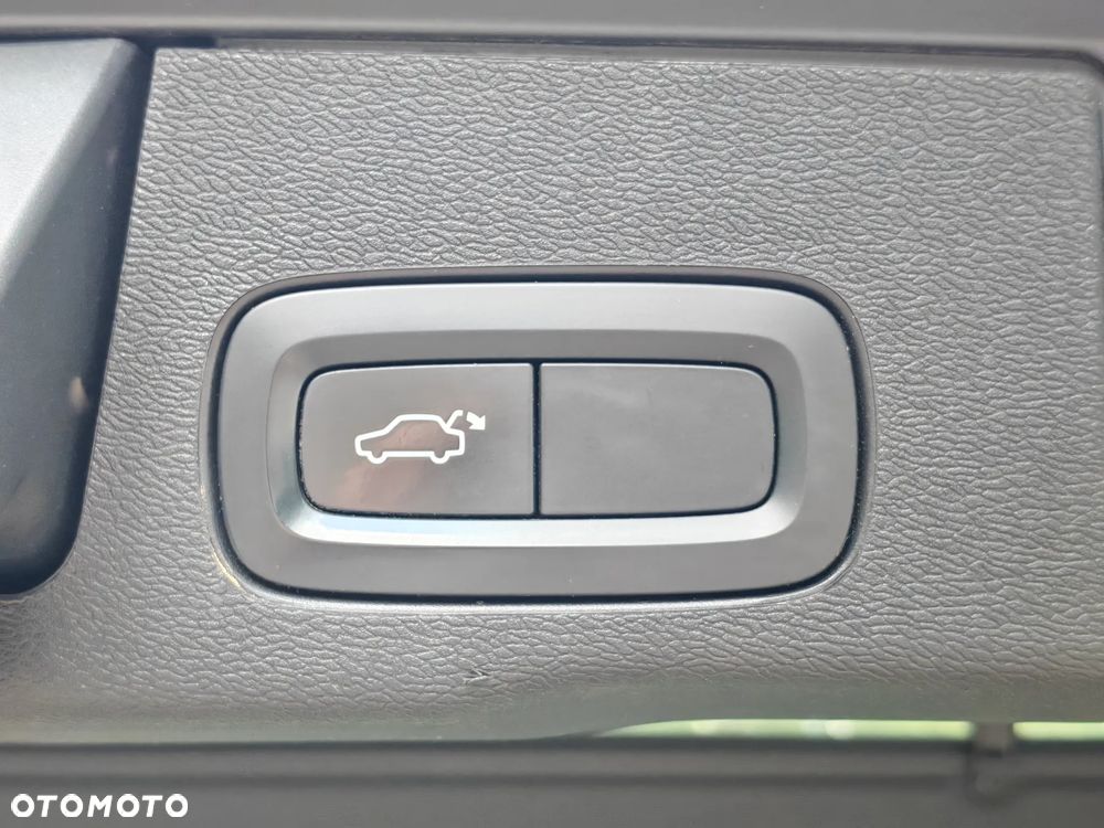 Volvo XC 60 B4 D AWD Momentum Pro - 20