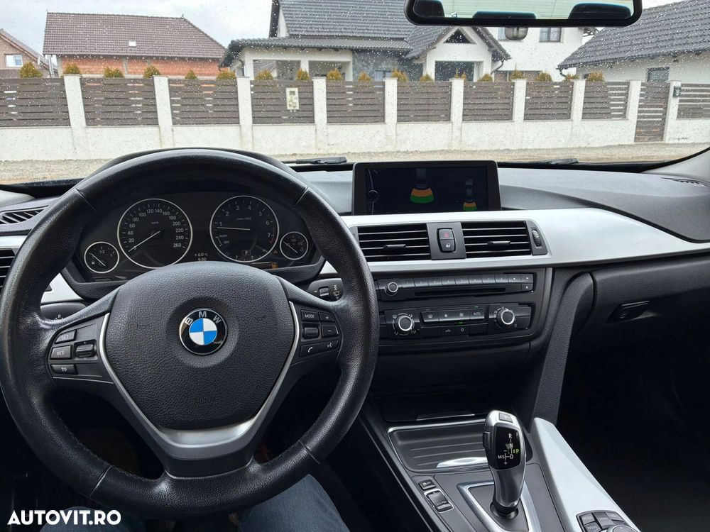 BMW Seria 3 320i Aut. - 12