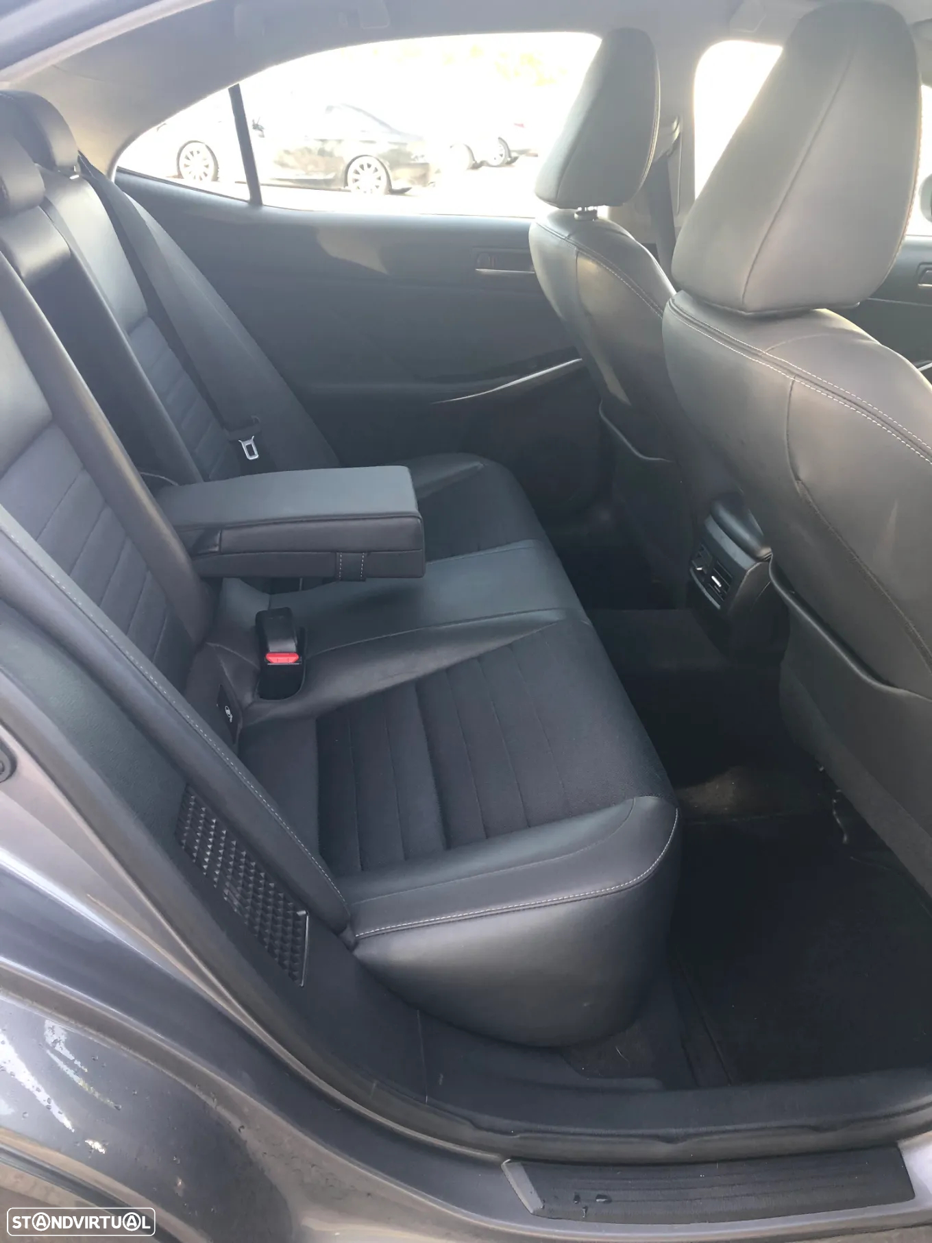 Lexus IS 300H Executive - 4