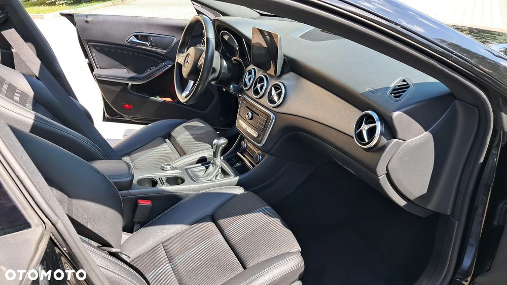 Mercedes-Benz CLA 180 UrbanStyle Edition - 16