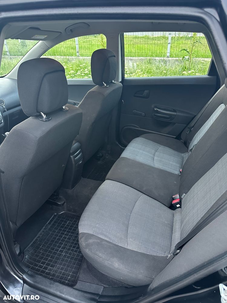 Kia Ceed - 11