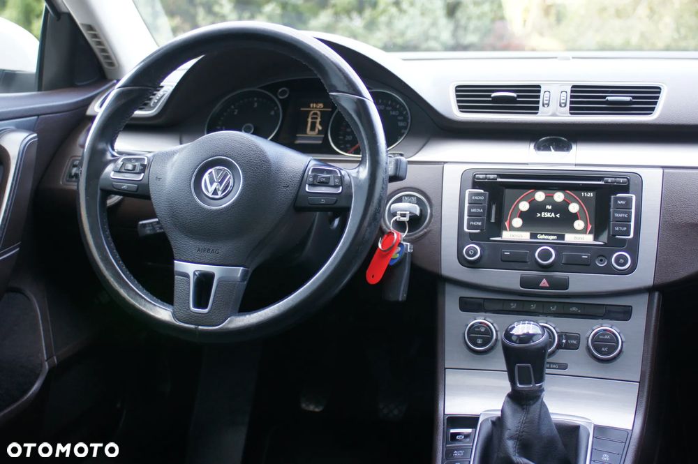 Volkswagen Passat 1.6 TDI Business Line - 29