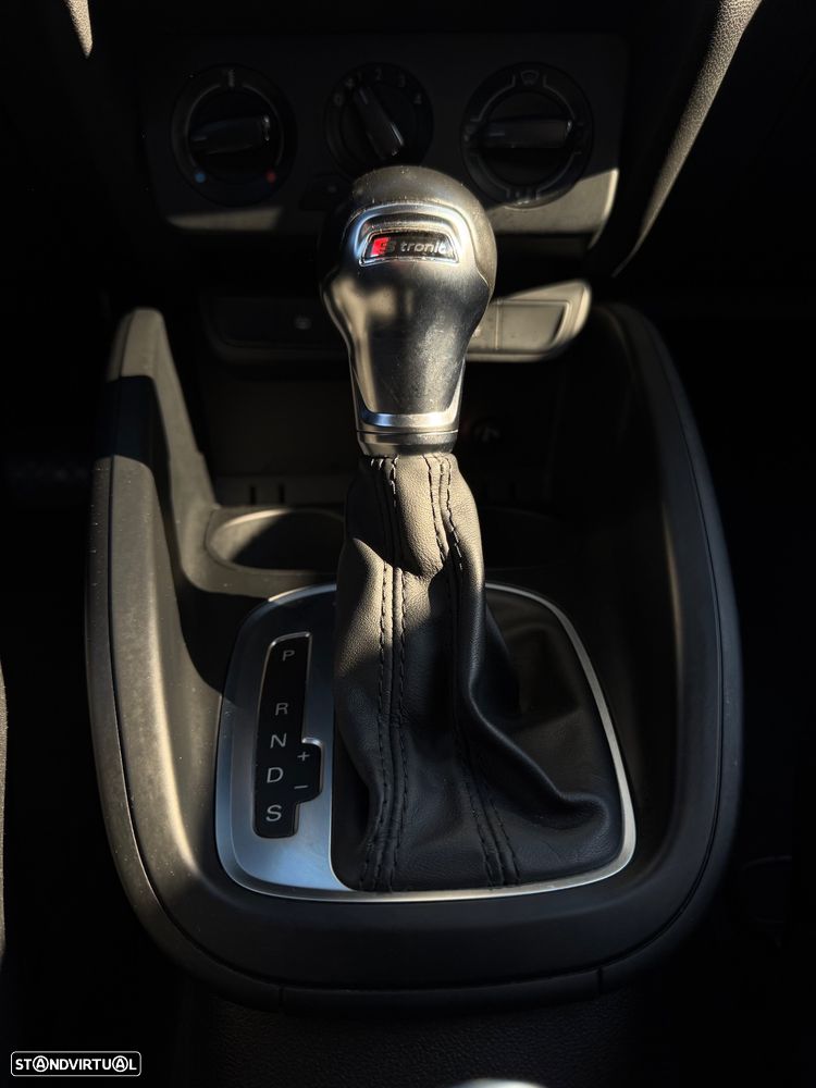 Audi A1 Sportback 1.6 TDi S-line S tronic - 18