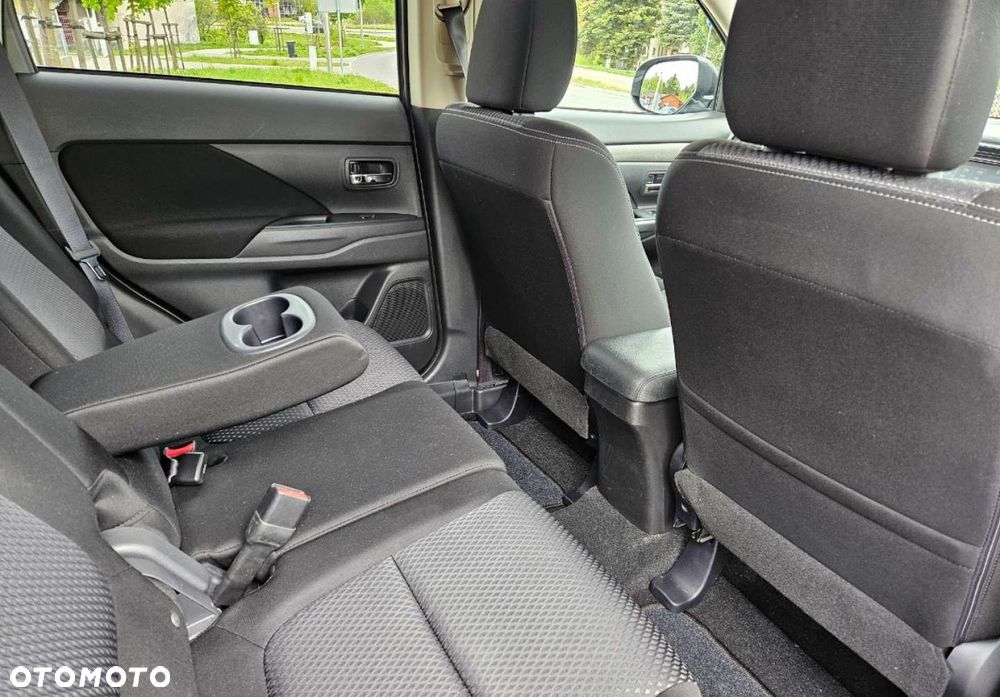 Mitsubishi Outlander - 11